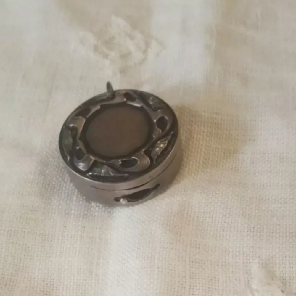 VINTAGE STERLING SILVER PILL BOX PENDANT VERY RARE!